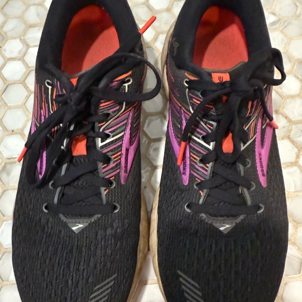 Brooks Adrenaline GTS 19 Black and Purple Athletic Shoes for Running